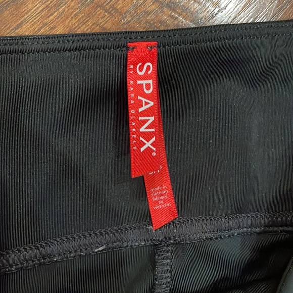 Spanx Shapewear Ready-to-Wow! Faux Leather Leggings Black Size Small - Picture 6 of 13